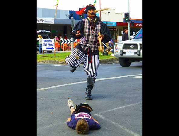 Melbourne Roving Entertainer Red Mo